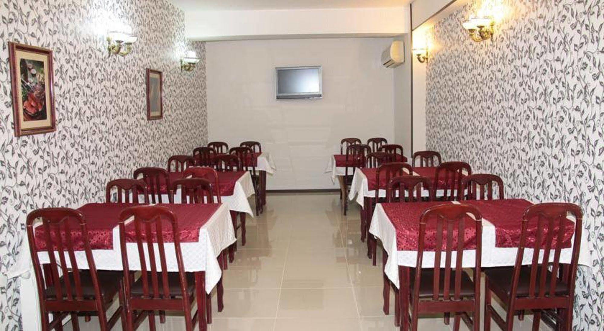 Avand Hotel Баку Екстер'єр фото